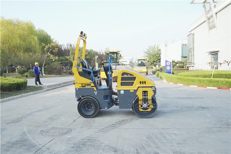XCMG Official new 3 ton mini vibratory road roller machine XD120VT for European and American price